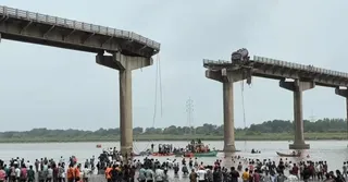 Gambhira Bridge Collapse: Death Toll At 13 After Several Vehicles Plunge Into River In Gujarat; Rescue Ops Resume On Day 2