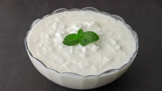 why-should-you-avoid-eating-curd-in-rainy-season-what-are-the-6-best-foods-for-gut-health