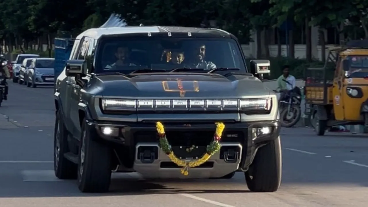 dhurandhar-star-ranveer-singh-brings-home-a-new-hummer-ev-first-in-bollywood