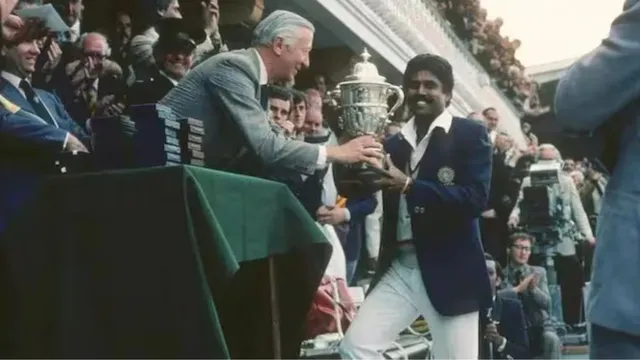kapil-devs-1983-jersey-dinesh-karthik-makes-indian-fans-nostalgic-by-taking-them-on-mcc-museum-tour