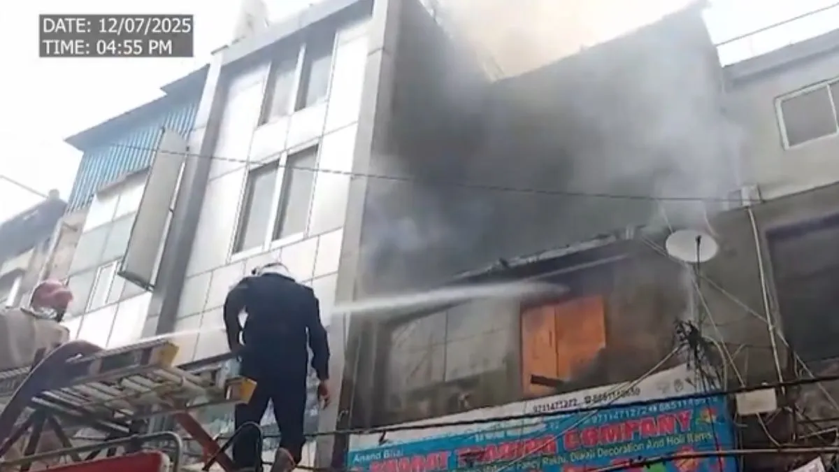 delhi-fire-massive-blaze-erupts-in-sadar-bazar-shop-25-fire-tenders-on-site