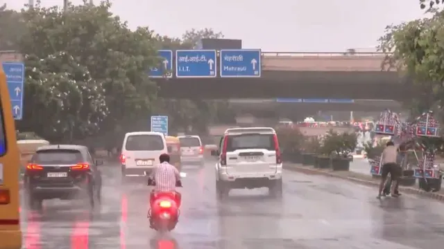bengaluru-weather-forecast-city-braces-for-week-long-heavy-rainfall-yellow-alert-in-interior-karnataka-details