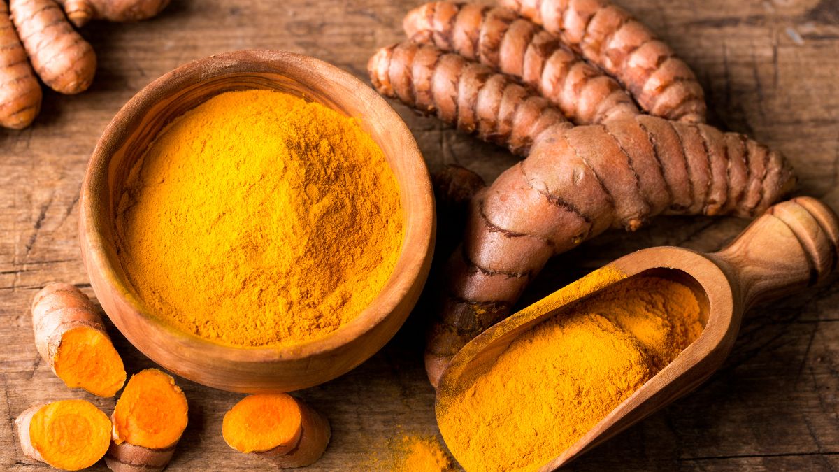 tips to apply turmeric on face right