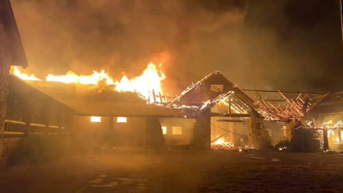 dragon-bravo-fire-historic-grand-canyon-lodge-in-us-destroyed-as-wildfires-rage-in-arizona
