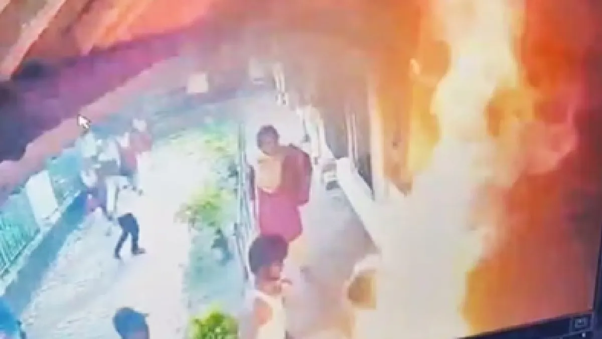 odisha-college-girl-who-set-herself-on-fire-over-inaction-in-sexual-harassment-by-professor-dies-bjd-congress-stage-protest