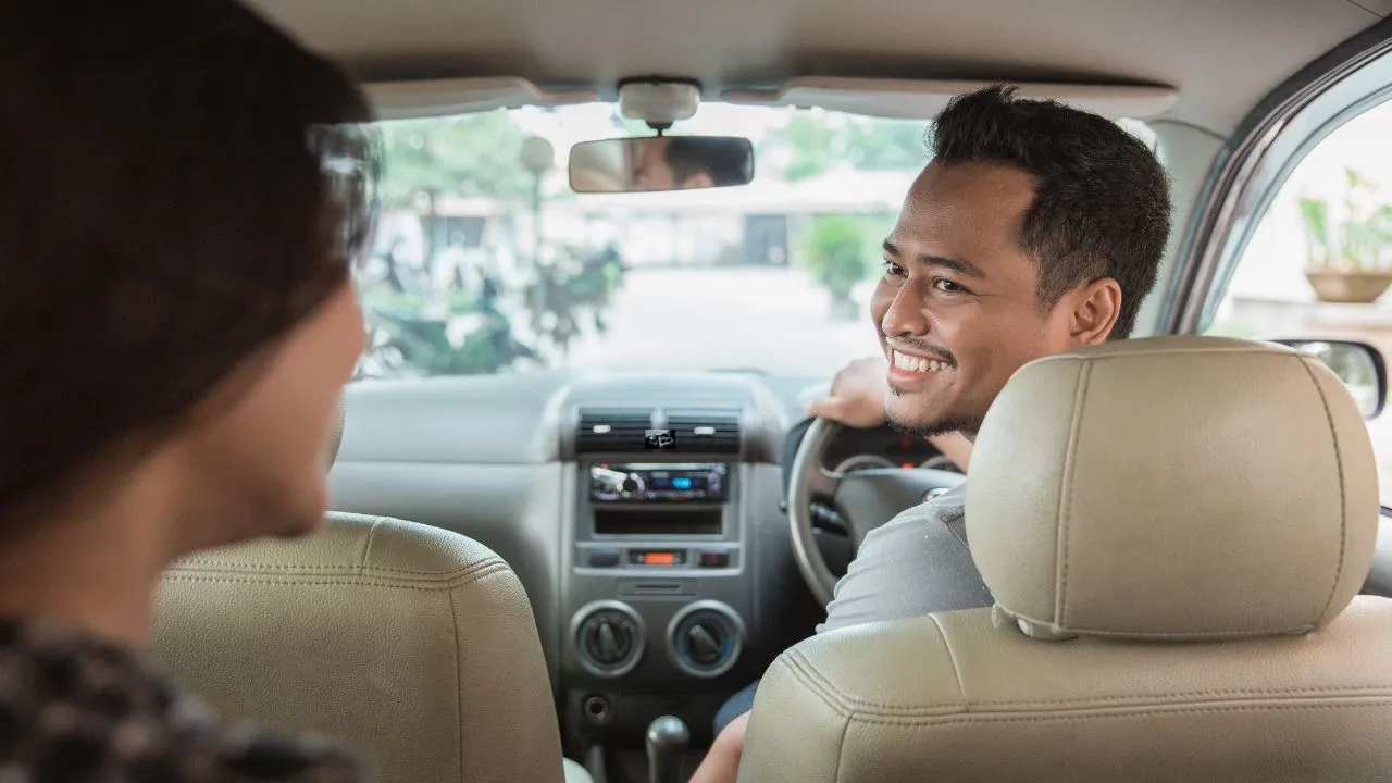 delhi-womans-late-night-uber-ride-turns-emotional-as-kind-driver-says-aise-raat-mein-akele-viral