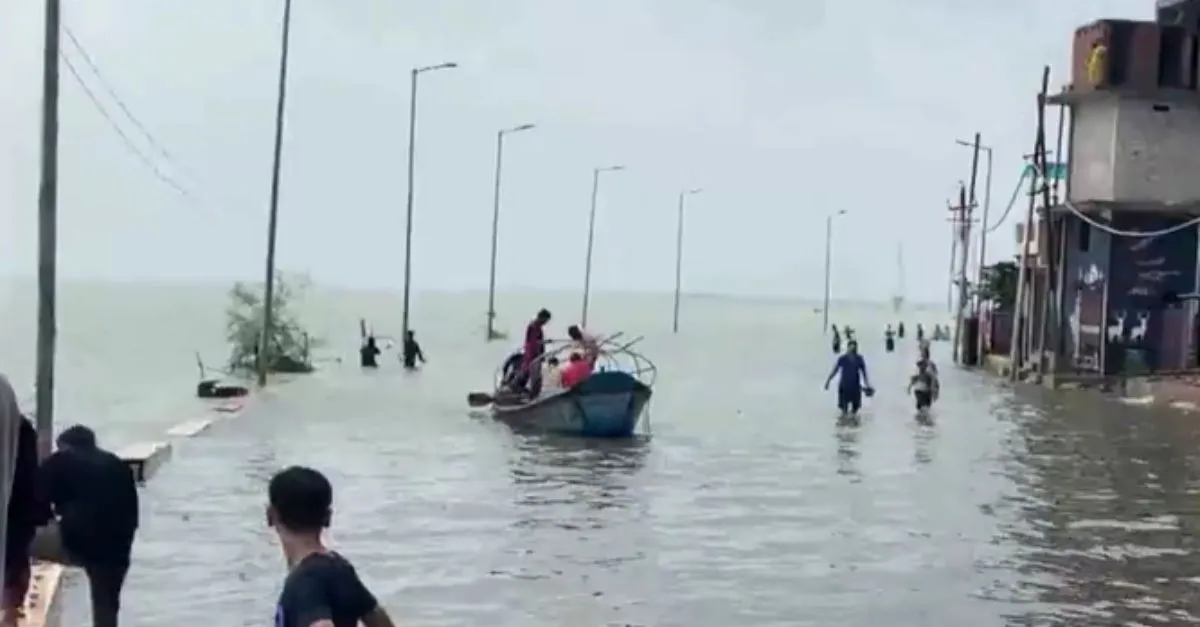 up-floodlike-situation-in-varanasi-as-ganga-water-level-surges-amid-continuous-rainfall