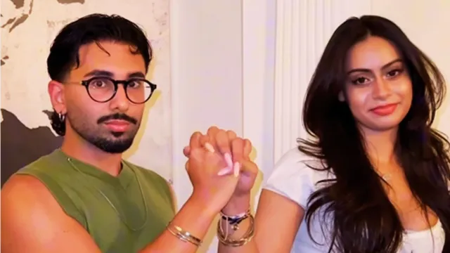 orry-and-nysa-recreate-ajay-devgns-pehla-tu-finger-step-netizens-say-she-roasted-her-own-father