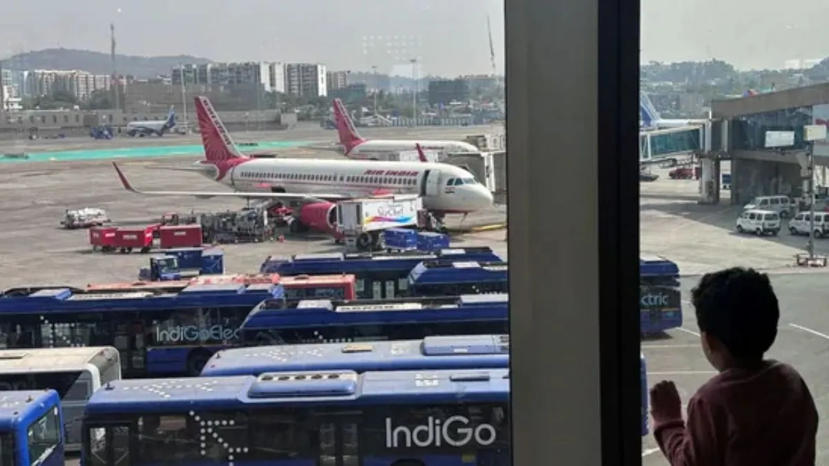 bomb-scare-mumbaiahmedabad-flight-chhatrapati-shivaji-airport-targeted-mumbai-police-launch-probe
