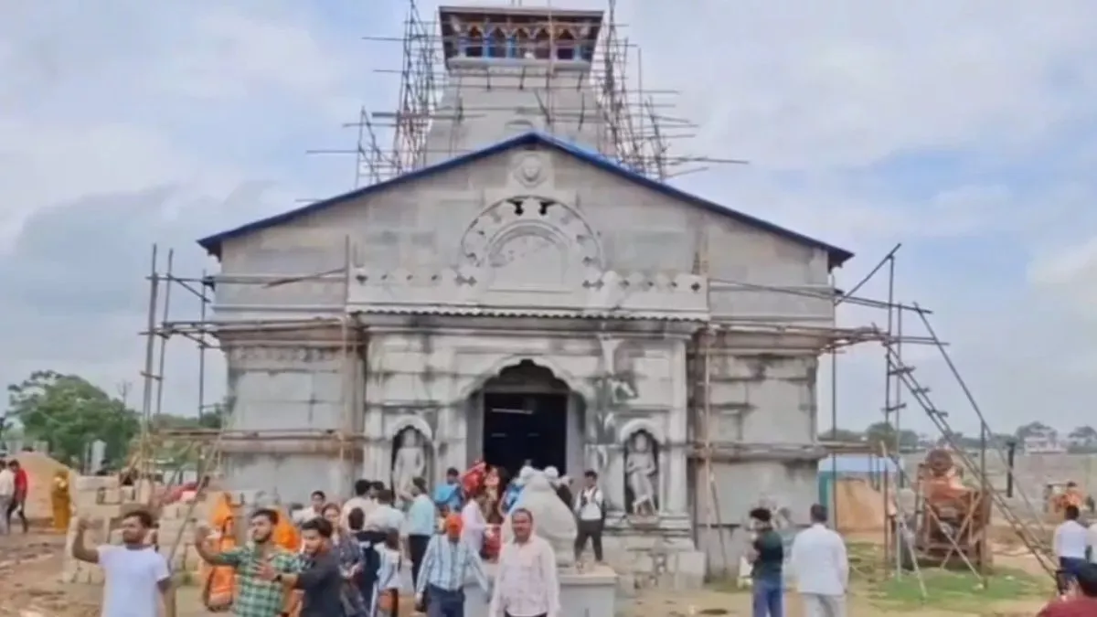 up-unrest-in-etawah-over-construction-of-kedarnath-temple-replica-priests-demand-halt-on-work