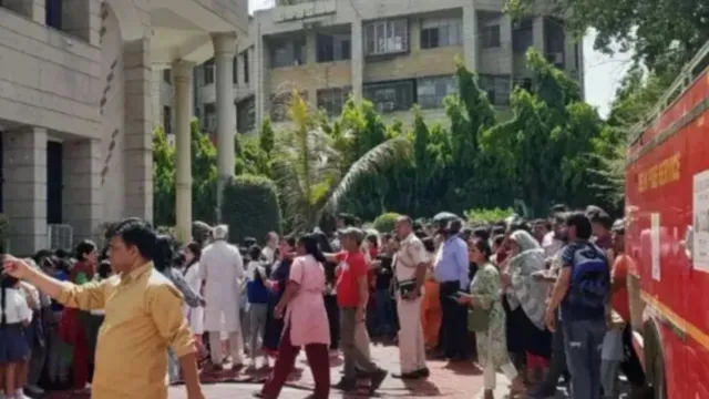 over-20-delhi-schools-receive-bomb-threats-police-team-deployed-panic-among-parents-and-students