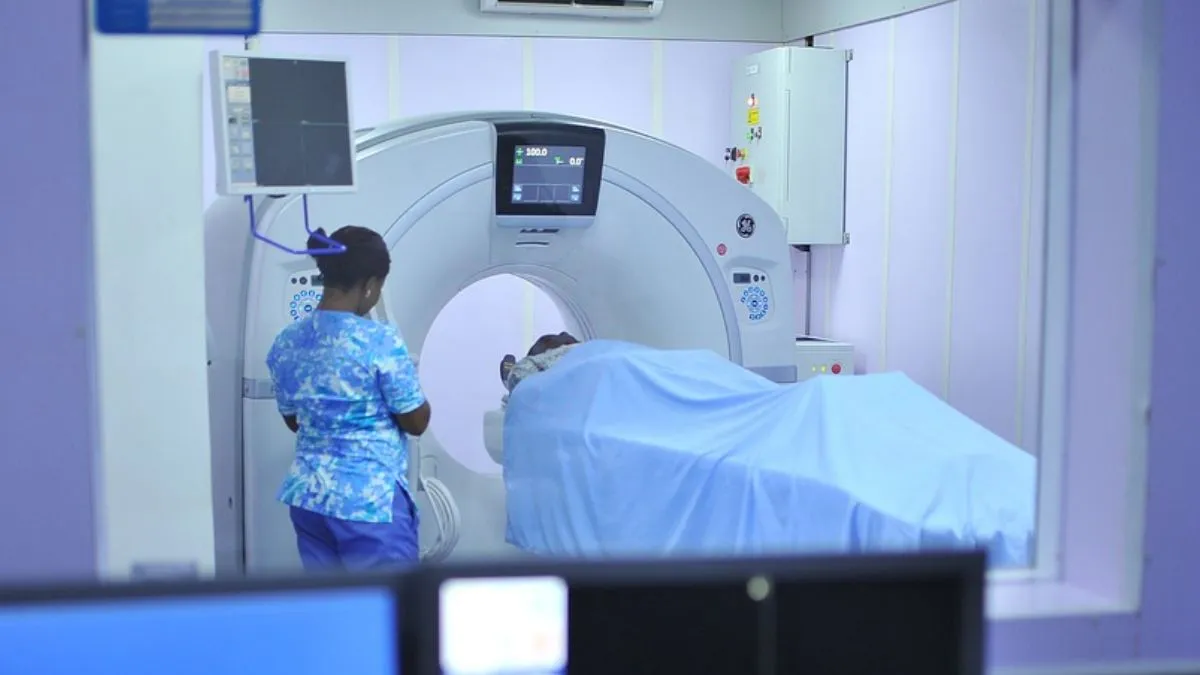 man-gets-sucked-into-mri-machine-after-entering-room-wearing-large-metal-chain-in-new-york