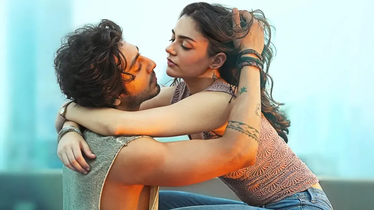 saiyaara-movie-review-debutants-ahaan-panday-aneet-padda-bring-magic-to-screen-netizens-call-it-classic-mohit-suri-style