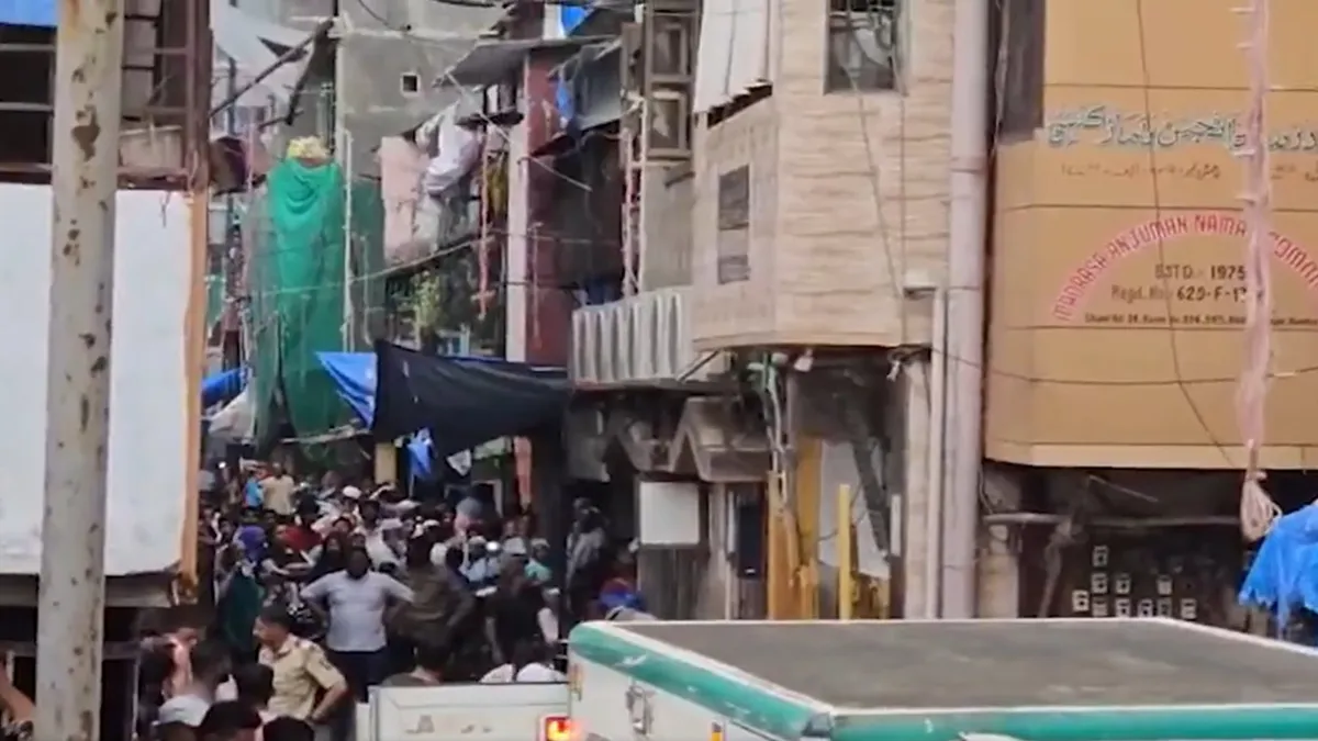 mumbai-several-people-injured-in-building-collapse-due-to-cylinder-blast-in-bandra-east-rescue-operation-on