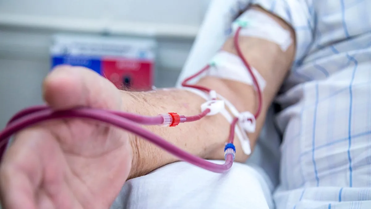 taiwan-vampire-coach-allegedly-drained-students-blood-in-bizarre-credit-scam