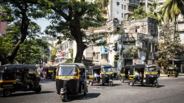 bengaluru-man-reacts-after-auto-driver-interrupts-ride-to-scroll-instagram