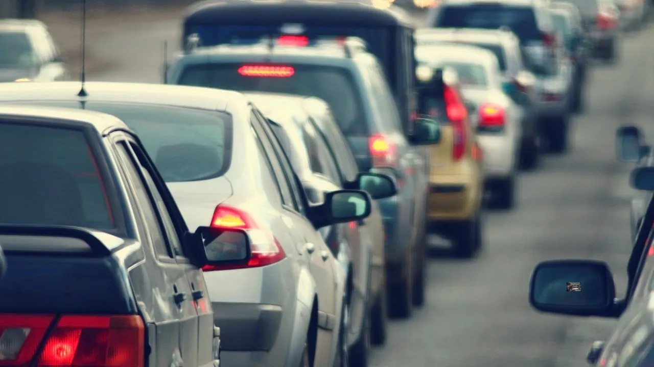 woman-drops-friend-at-bengaluru-airport-friend-reaches-dubai-while-shes-still-stuck-in-traffic-viral