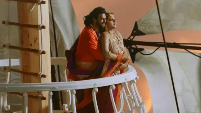 baahubali-team-gives-funny-twist-to-andy-byron-kristin-cabots-viral-cheating-video-using-prabhas-anushka-iconic-photo