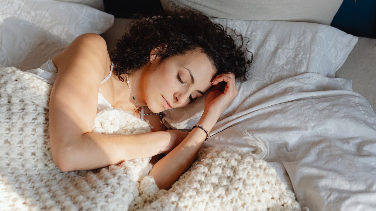 why women need more sleep than men study
