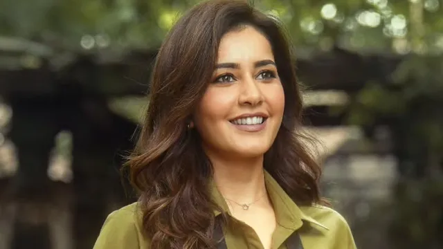 ustaad-bhagat-singh-raashii-khanna-joins-pawan-kalyan-in-upcoming-telugu-movie-her-first-look-out