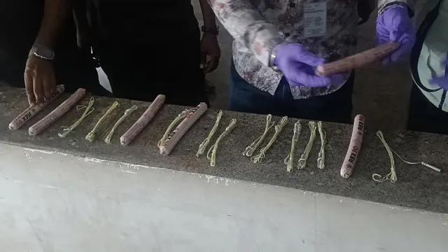 bengaluru-6-gelatin-sticks-detonators-found-near-kalasipalya-bus-stand-toilet-probe-underway