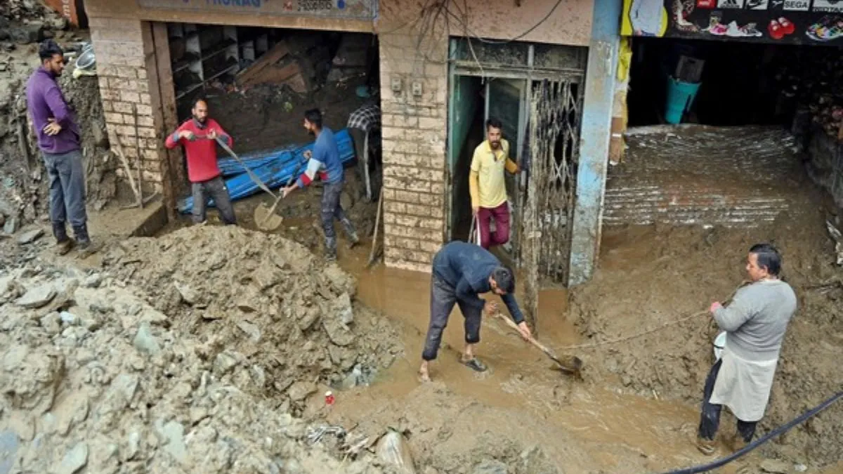 himachal-pradesh-monsoon-mayhem-432-roads-blocked-534-power-transformers-disrupted-heavy-rains-likely-on-july-27-imd-forecast