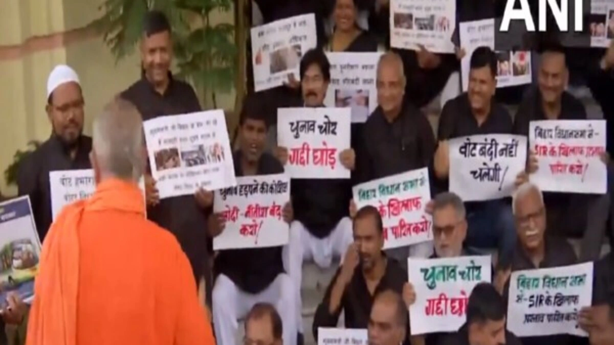 bihar-sir-opposition-leaders-stage-protest-outside-assembly-over-voter-list-revision-ahead-of-state-polls