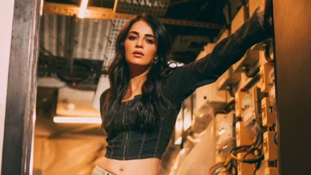 radhikka-madan-reveals-she-took-hocky-sticks-to-first-audition-badi-shady-si-jagah-pe