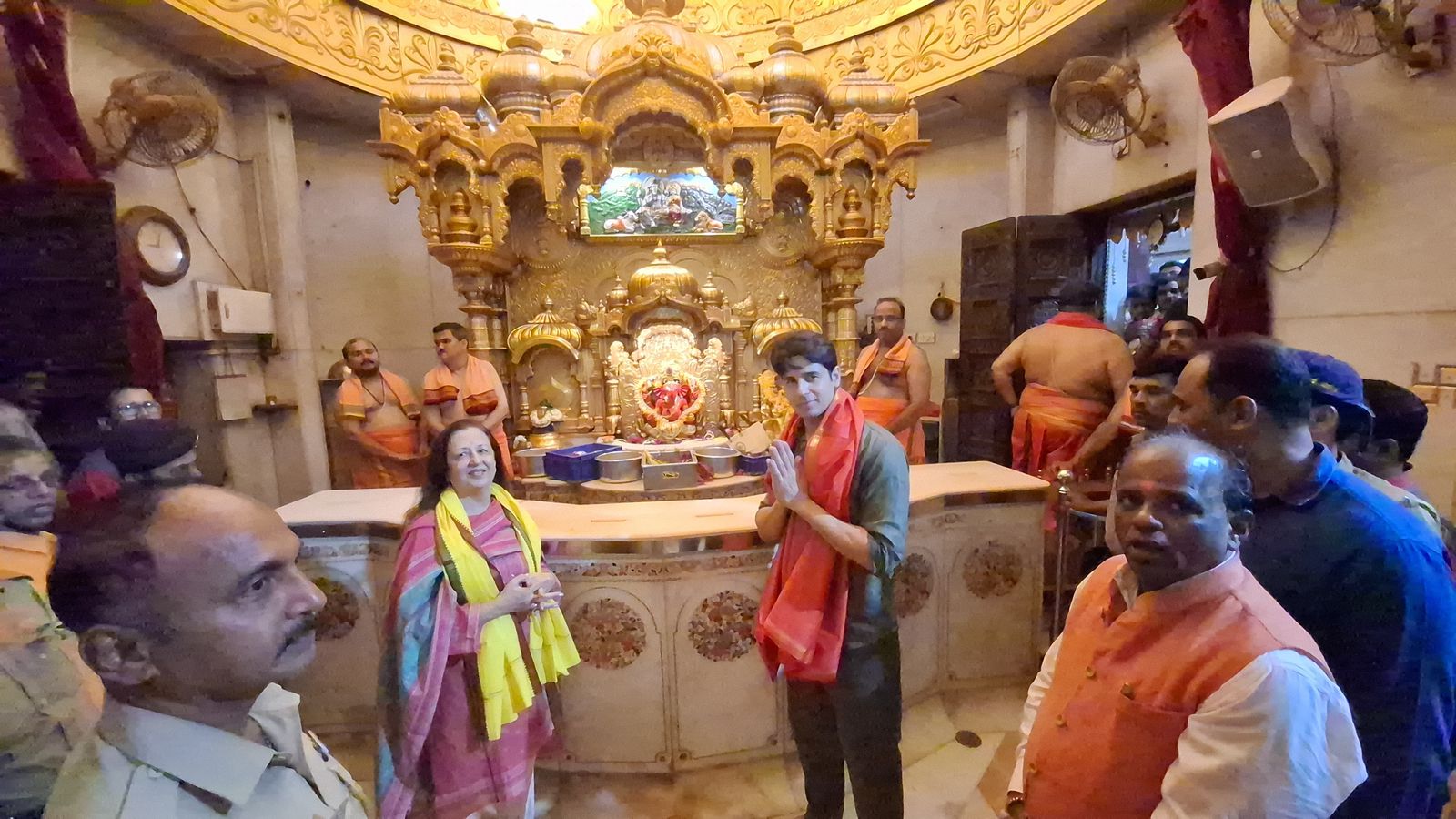 Sidharth Malhotra Visits Siddhivinayak Temple