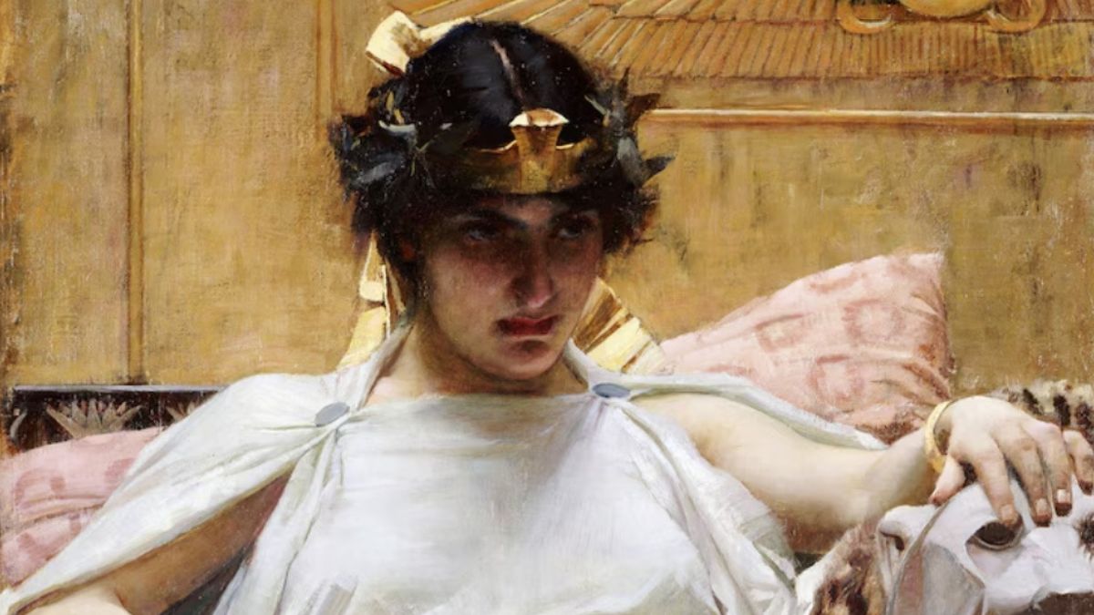 history of lipstick and who wore it first