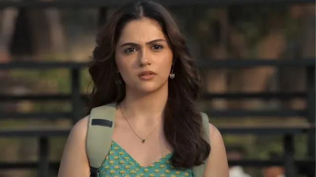 saiyaara-actress-aneet-padda-channels-clean-girl-aesthetic-a-simple-guide-to-recreate-this-minimal-makeup-look