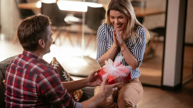 national-girlfriend-day-2025-unique-gift-ideas-to-melt-her-heart-and-make-her-smile