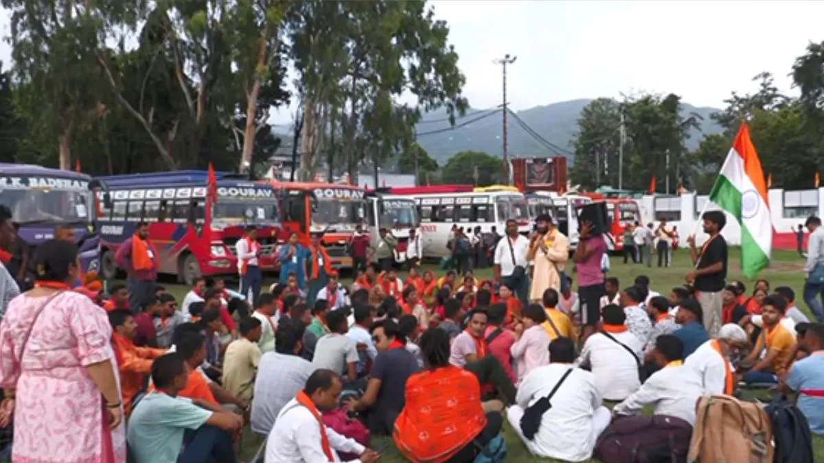 jammukashmir-4th-batch-of-devotees-arrives-in-poonch-for-baba-budha-amarnath-yatra