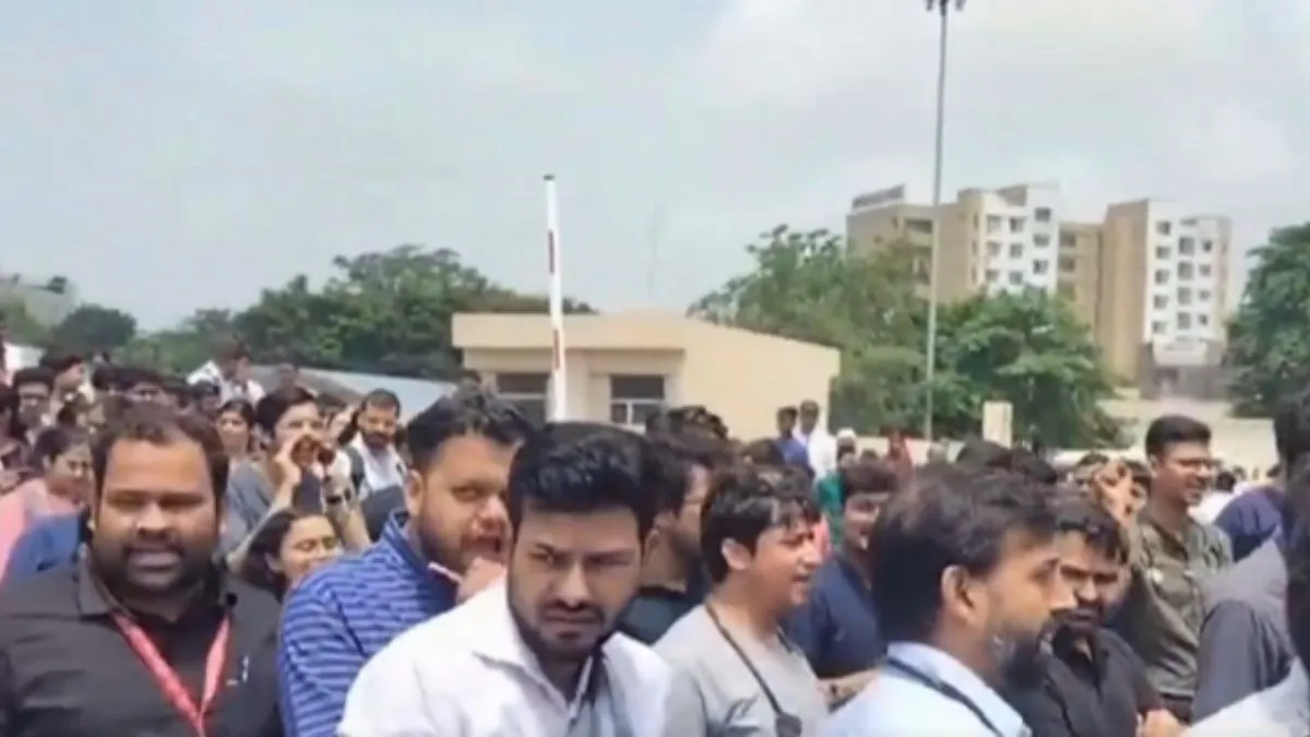 patna-aiims-resident-doctors-stage-huge-protest-after-jdu-mla-chetan-anand-assault-hospital-staff