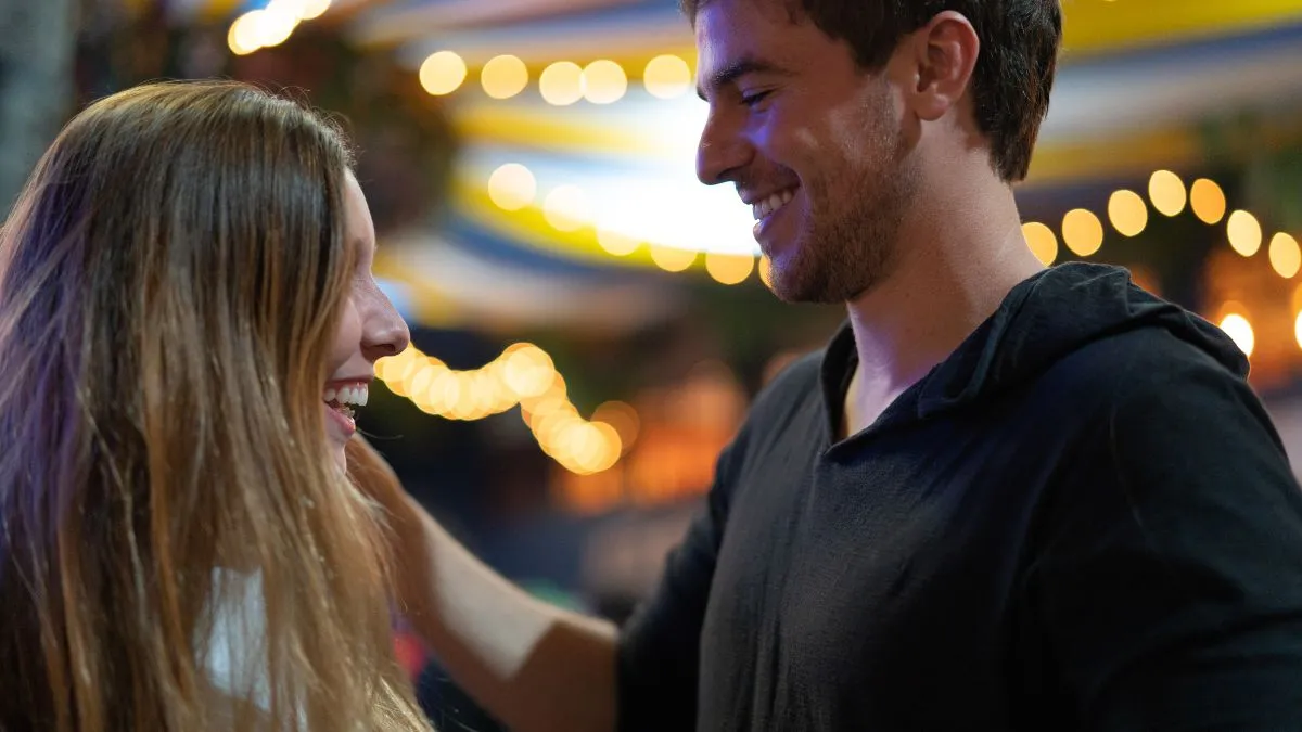 what-is-the-triangle-method-of-flirting-effective-tips-to-do-it-without-being-creepy