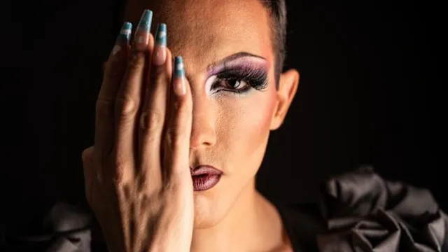 master-of-sister-hong-scandal-chinese-cross-dressing-man-cheated-20-boyfriends-for-iphones-to-buy-dream-home