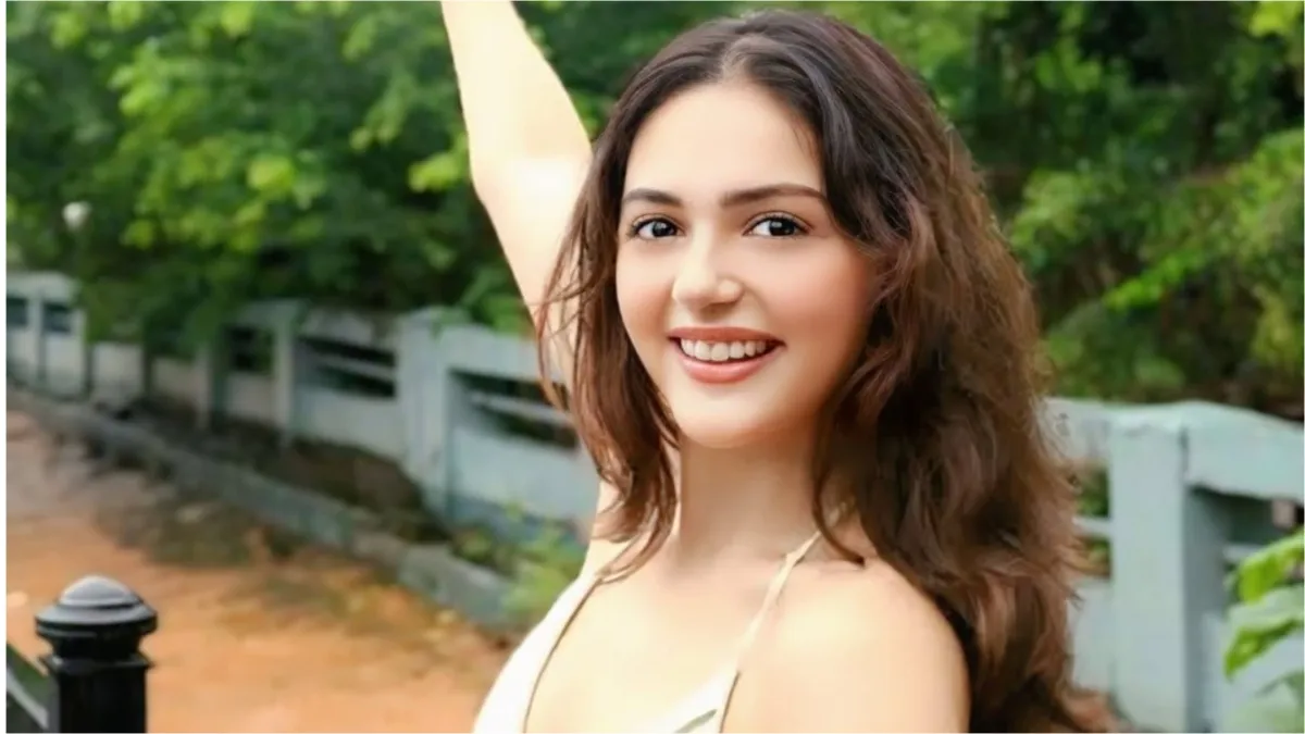 saiyaara-star-aneet-padda-linkedin-profile-goes-viral-impressed-netizens-hail-her-achievements