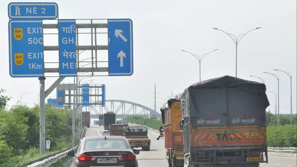 eastern-peripheral-expressway-nhai-to-install-new-direction-boards-repairs-worth-rs-36-crore-to-improve-ghaziabad-greater-noida-delhincr-traffic