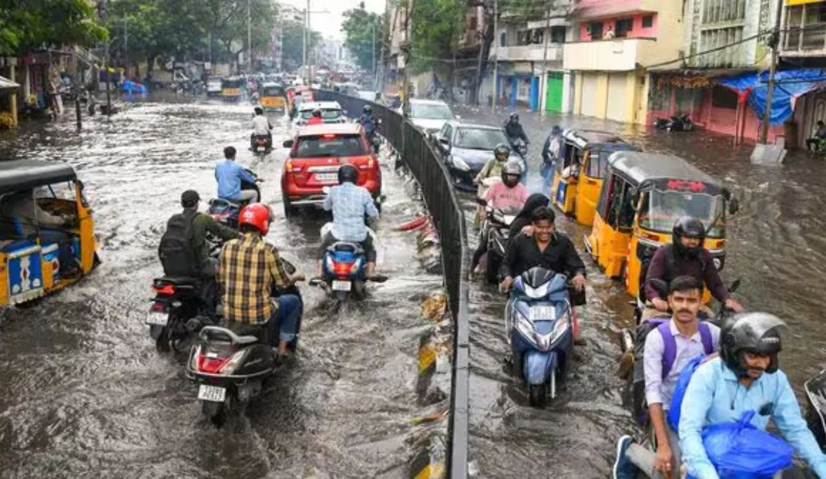 hyderabad-rains-cause-waterlogging-traffic-snarls-check-details
