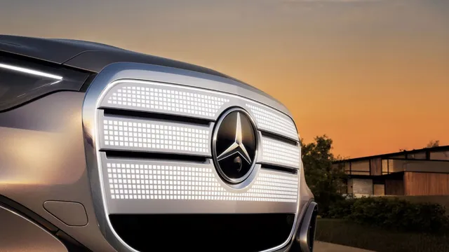new-mercedesbenz-glc-to-make-global-debut-on-september-7-teased-with-new-illuminated-grille