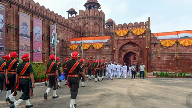 Delhi Police Officials Enter Red Fort, Plant Dummy Bomb To Check Security  Ahead Of Independence Day; 7 Cops Suspended