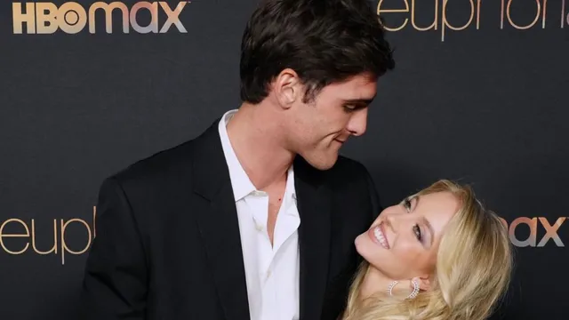 euphoria-star-sydney-sweeney-spotted-at-karaoke-night-with-jacob-elordi-amid-american-eagle-controversy