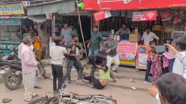girl-caught-eating-chole-bhature-with-lover-angry-brother-pulls-her-hair-and-thrashes-him-in-viral-video