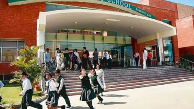 himachal-govt-announces-monsoon-holiday-as-over-300-schools-affected-imd-issues-rain-flash-flood-alert-in-mandi-solan-till-august-12