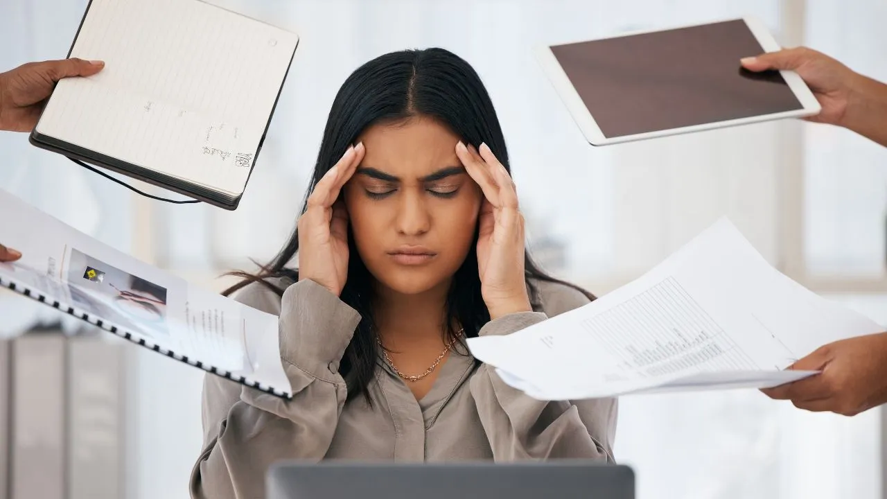 woman-refuses-to-work-overtime-says-i-dont-care-if-i-get-fired-in-viral-video