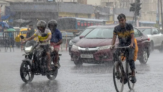 bihar-weather-today-heavy-rain-to-lash-15-districts-today-temperatures-to-drop-in-next-48-hours-forecast