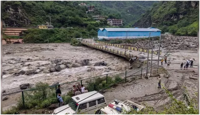 himachal-pradesh-cloudburst-in-shimla-landslides-in-other-areas-amid-heavy-rains-454-roads-closed