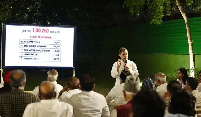 rahul-gandhi-gives-another-presentation-on-alleged-vote-chori-at-india-bloc-dinner-meet-parties-vow-united-fight-against-sir