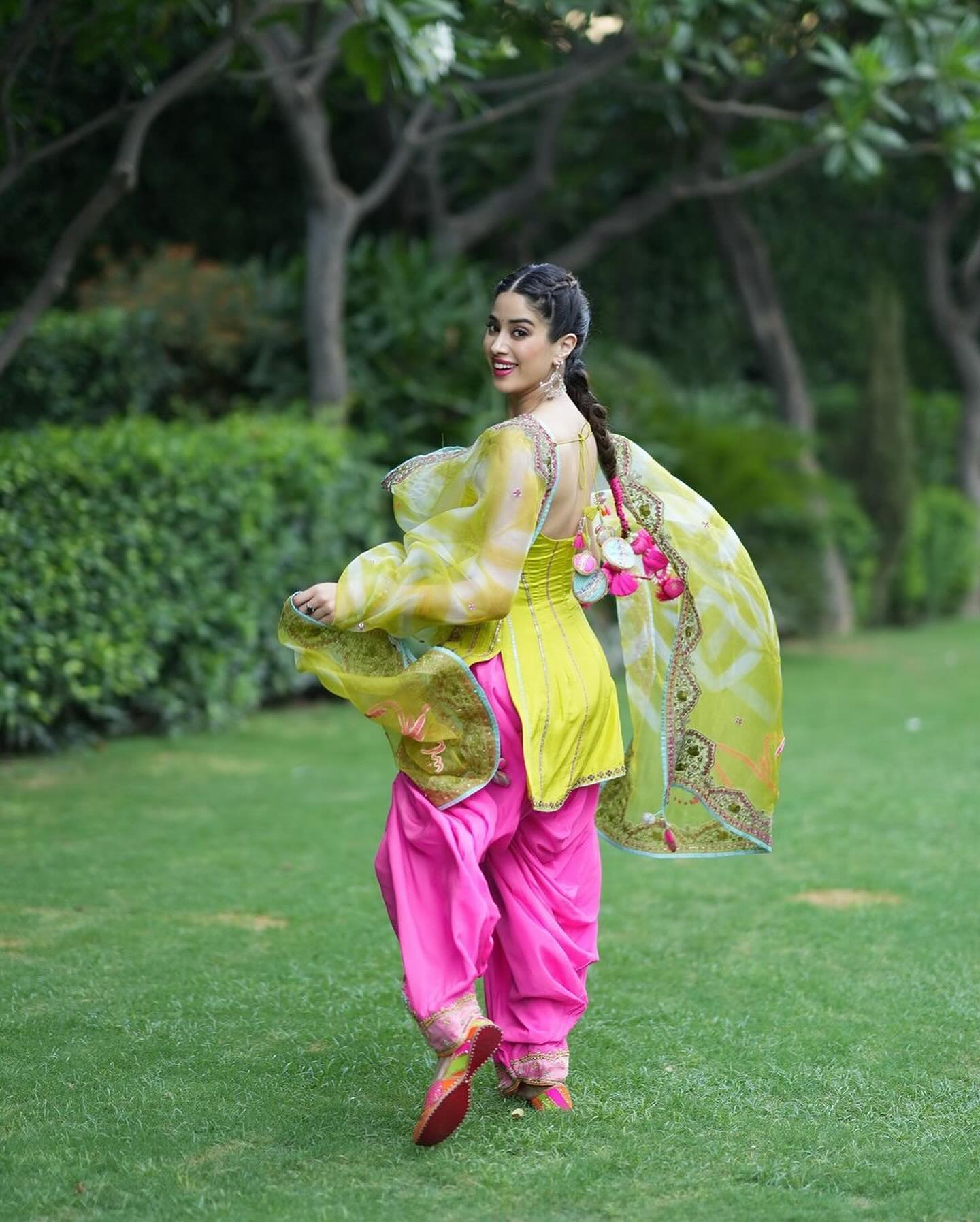 janhvi kapoor salwar suit