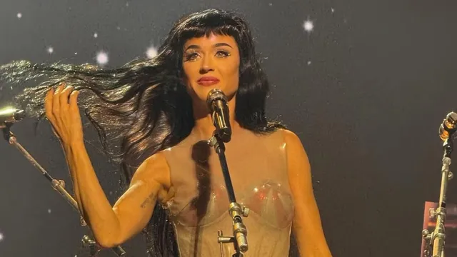 katy-perry-lifetimes-world-tour-choreography-leaves-her-bruised-singer-shares-nasty-knee-injury-photo-from-bathtub